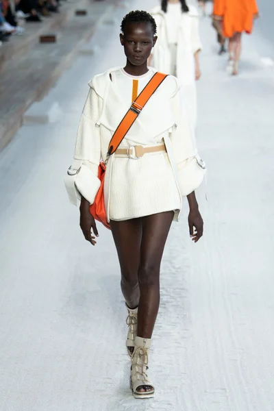Look 27